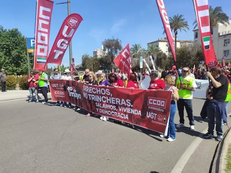 Los sindicatos piden mejores condiciones laborales y denuncian riesgos a la democracia en la nueva coalición PP y Vox.