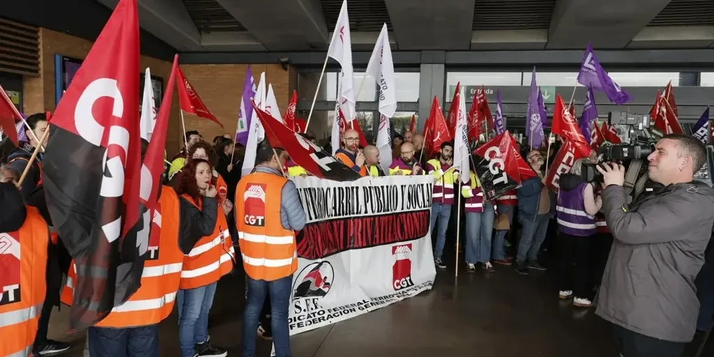 Los sindicatos y el Ministerio de Transportes han alcanzado un acuerdo para desconvocar la huelga, que se extendía hasta el miércoles.