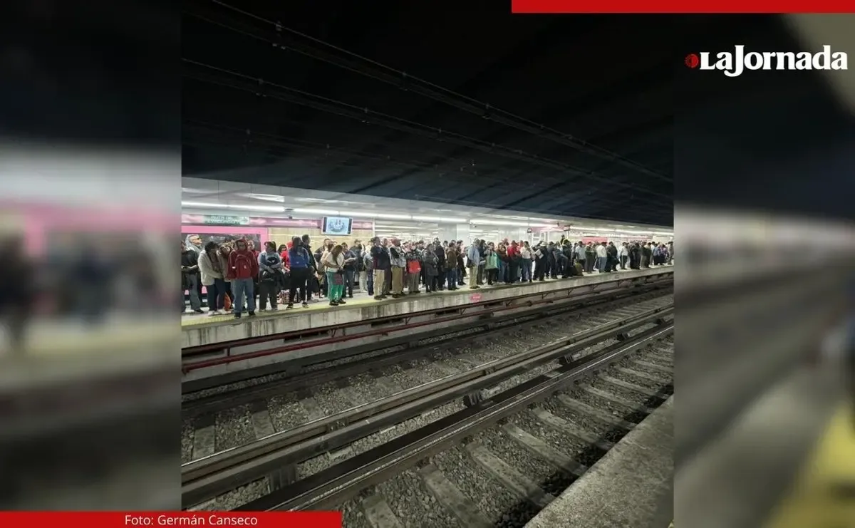 Los técnicos trabajan en la línea A del Metro tras la falla eléctrica.