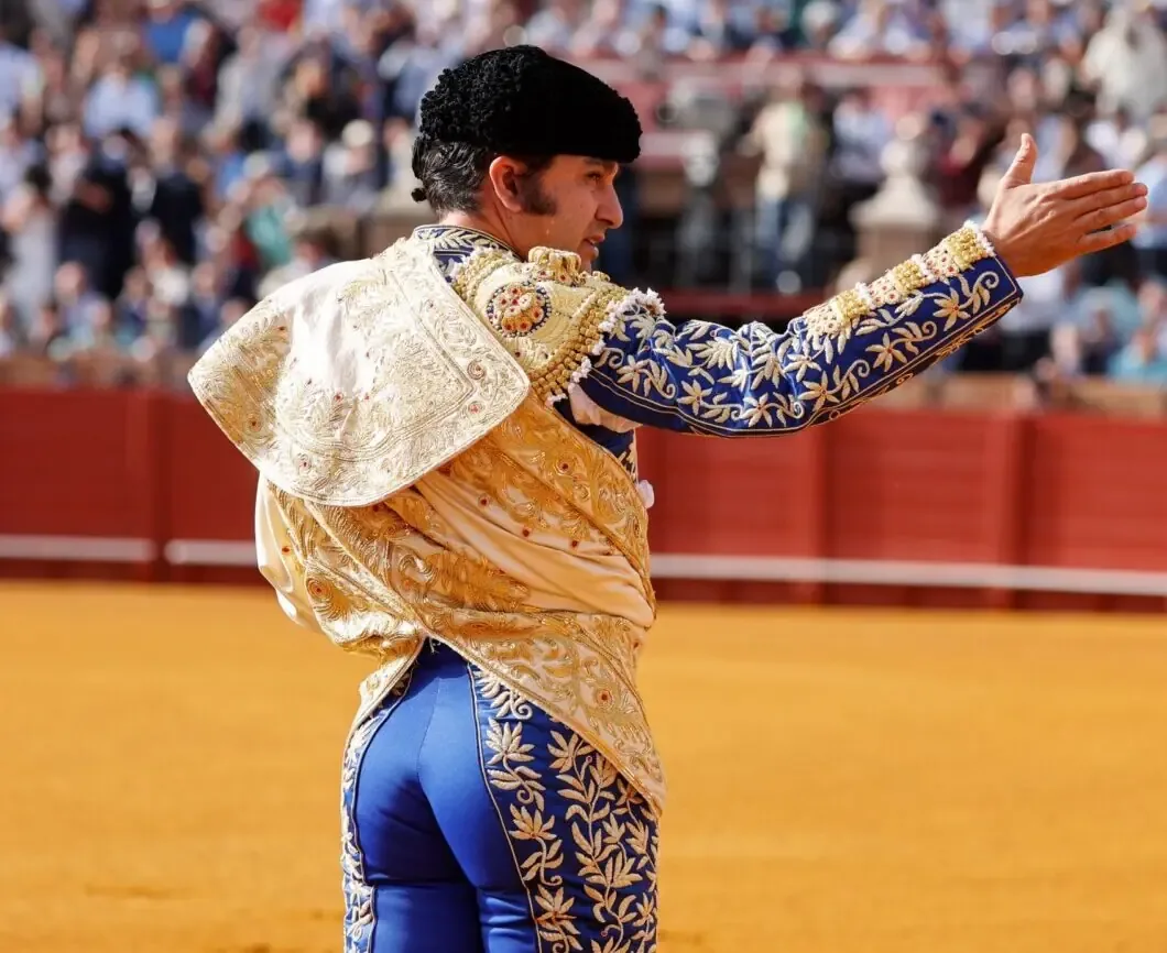 Los toreros se preparan para su regreso a los ruedos tras lesiones en Sevilla.