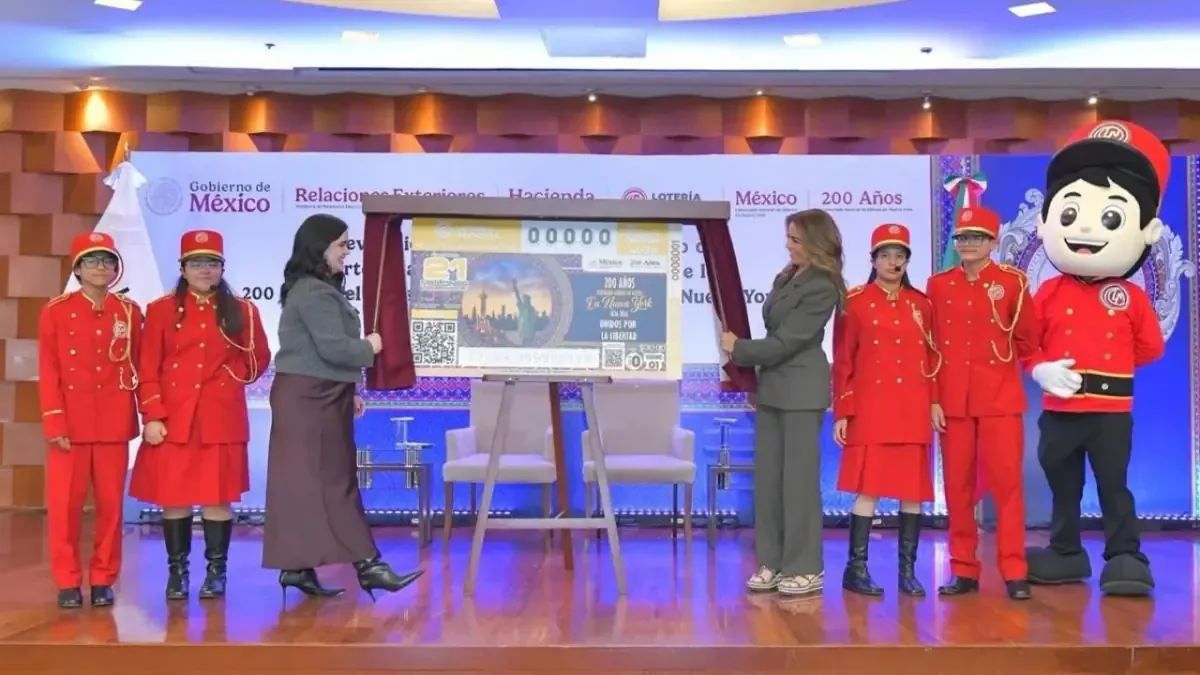La Lotería Nacional lanzó un billete que celebra la larga historia del servicio consular mexicano en Nueva York.