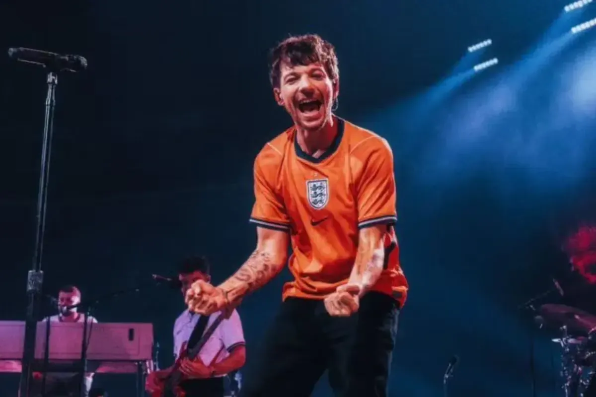 Un video de Louis Tomlinson genera críticas tras supuesta incitación al abucheo contra la Selección Mexicana en un concierto.