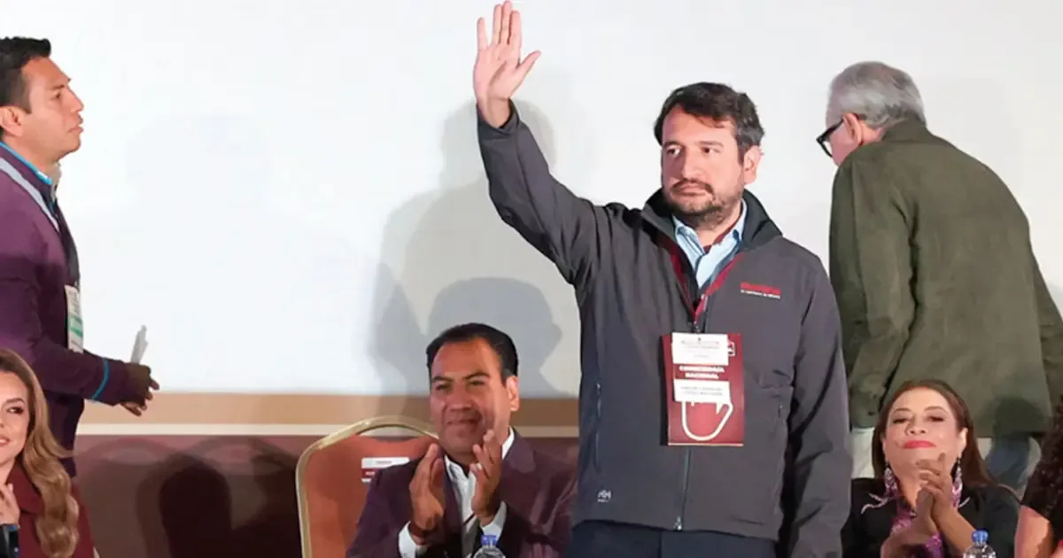 El hijo del expresidente busca contender por una diputación en Tabasco.