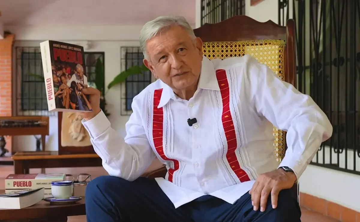 El hijo del expresidente celebra la publicación de una obra que busca cerrar ciclo del Humanismo Mexicano.