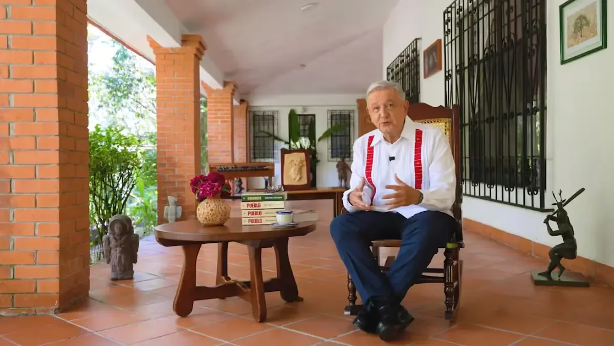 La aparición del expresidente marca su reingreso a la esfera pública tras un largo silencio.