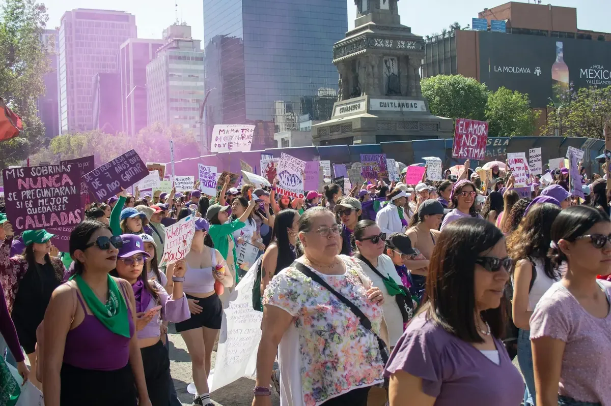 La presidenta de la Cámara de Diputados defiende a la gobernadora de Chihuahua ante ataques políticos.