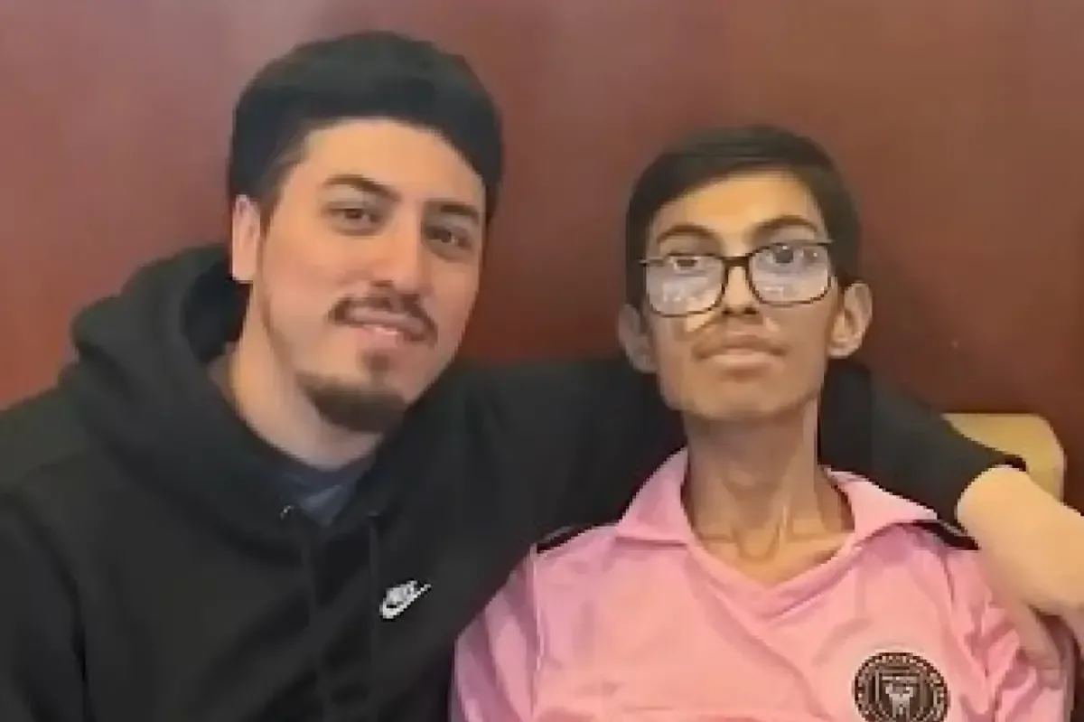 La lucha de Kevin González por abrazar a sus padres detenidos en Arizona conmueve a la sociedad mexicana y estadounidense.