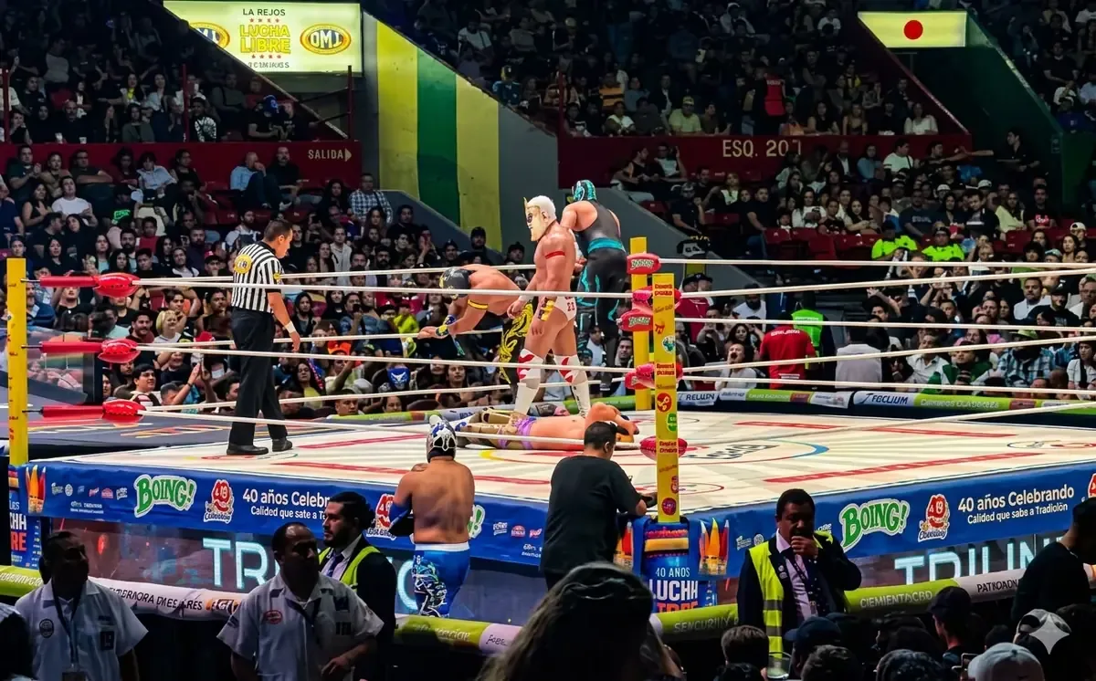 La lucha libre en la Ciudad de México es patrimonio cultural y un espectáculo imperdible.