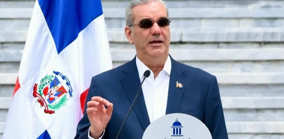 Luis Abinader asegura que se trabaja diariamente para estabilizar los precios de la canasta básica familiar.
