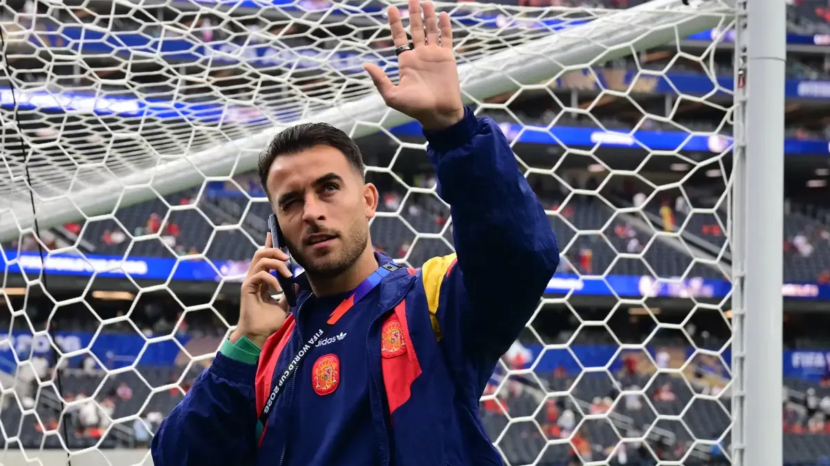 El seleccionador español asegura que la retirada de Eric García fue por precaución y no se prevé una lesión grave.