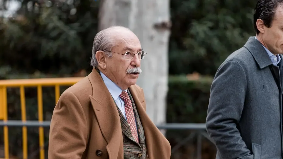 Luis del Rivero sugiere que el "1" en sus mensajes se refiere a Pedro Sánchez.