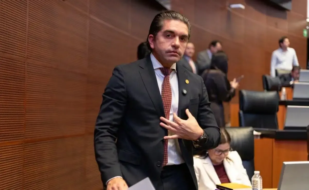 La disculpa del senador surge tras su amenaza vinculada a un reportaje sobre corrupción.