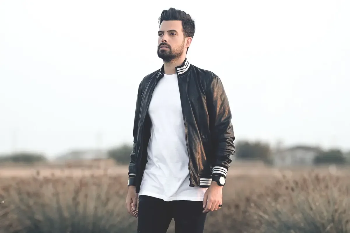 El nuevo sencillo de Luis Fonsi explora la despedida y el amor, consolidando su éxito en la música.