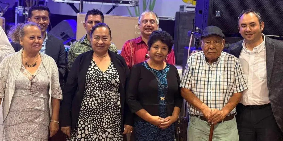 Reconocen la trayectoria del periodista por su contribución a la educación.