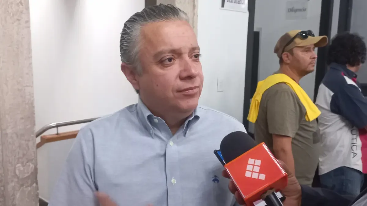 Luis Navarro espera que su participación sea compatible con su responsabilidad en la administración pública.