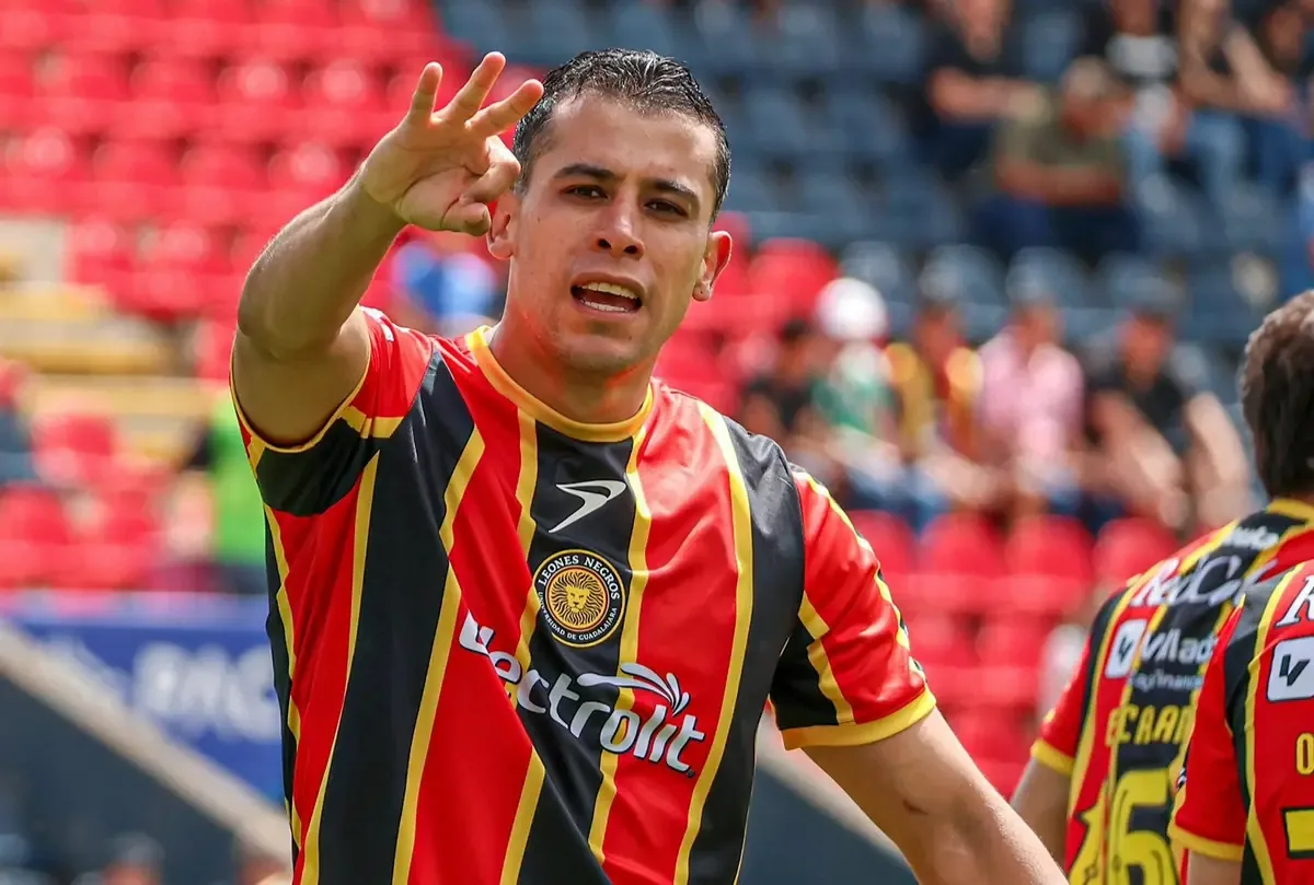 La exigencia de ascenso y descenso se fortalece con la voz de futbolistas.