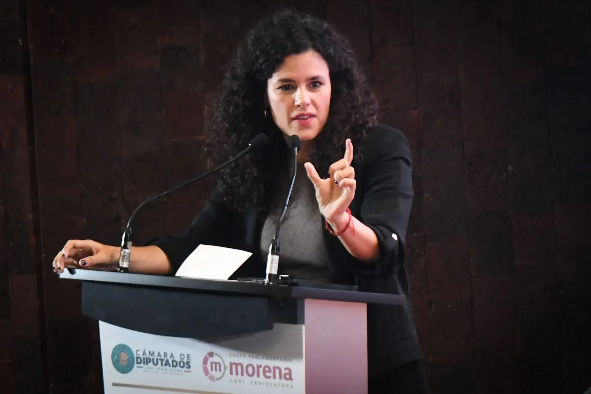 Luisa María Alcalde durante la reunión de Morena sobre reforma electoral.