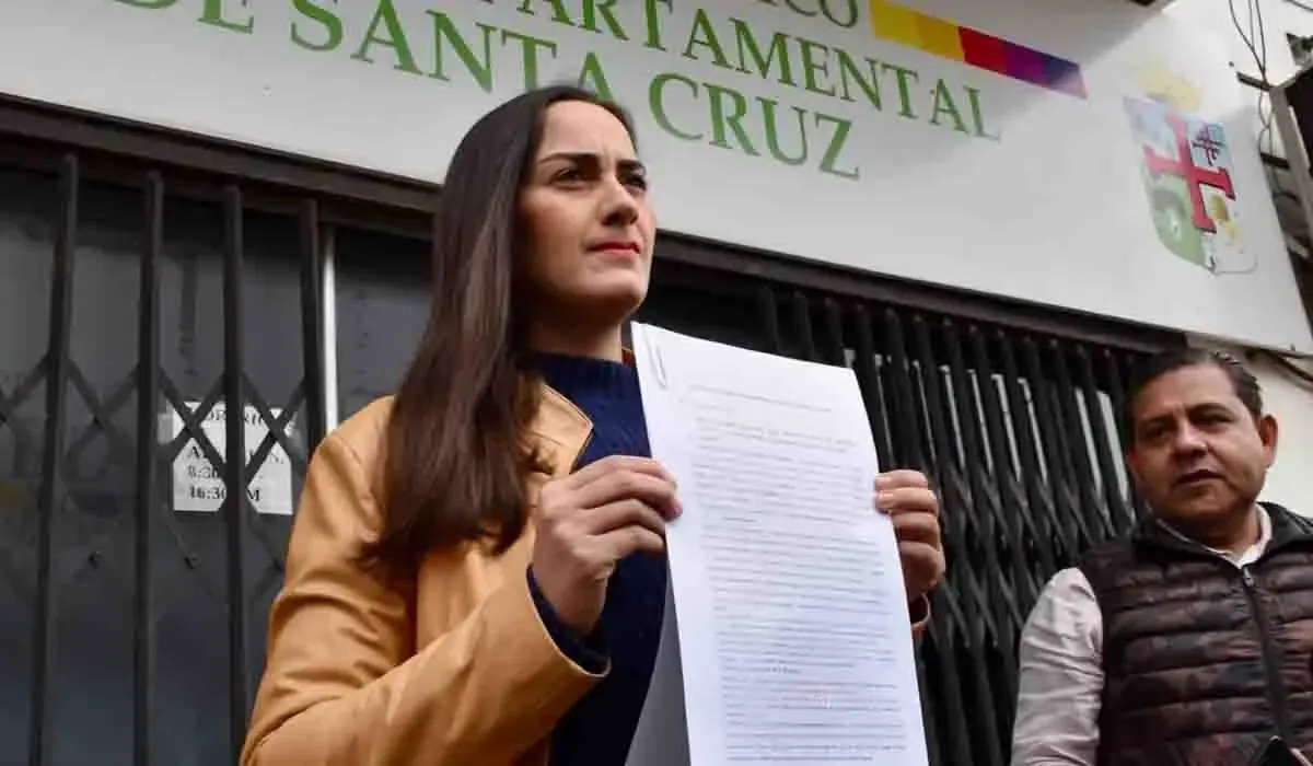 La presidenta del Concejo Municipal busca justicia por irregularidades en la adquisición de hospitales móviles.