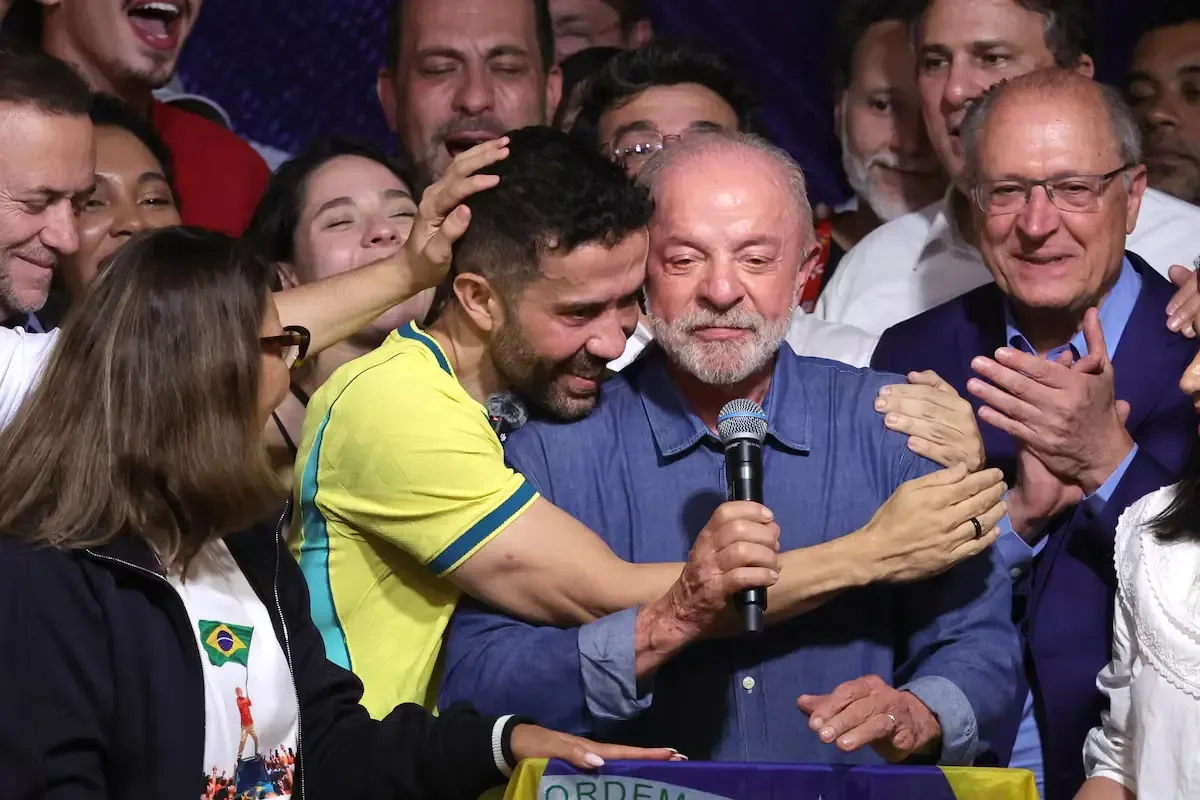 El presidente electo de Brasil promete un mandato centrado en la democracia y la justicia social.