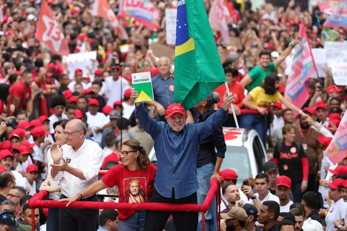 La victoria de Lula da Silva marca un giro político significativo en Brasil y Latinoamérica.