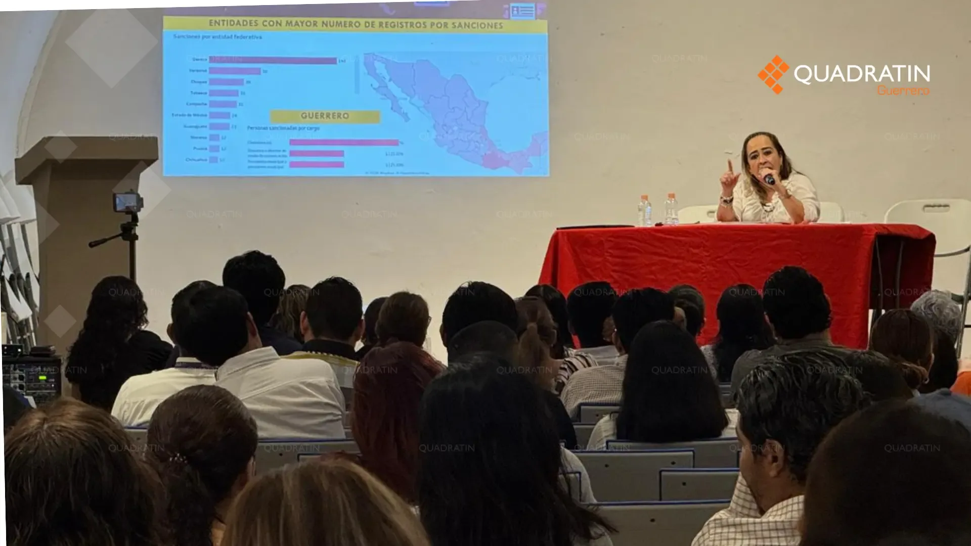 Luz Fabiola Matildes Gama durante la conferencia sobre violencia política de género.