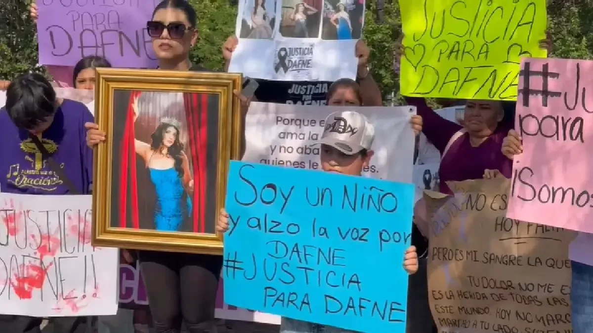 La madre reclama una revisión a los colegios militarizados tras la muerte de su hija durante un campamento.