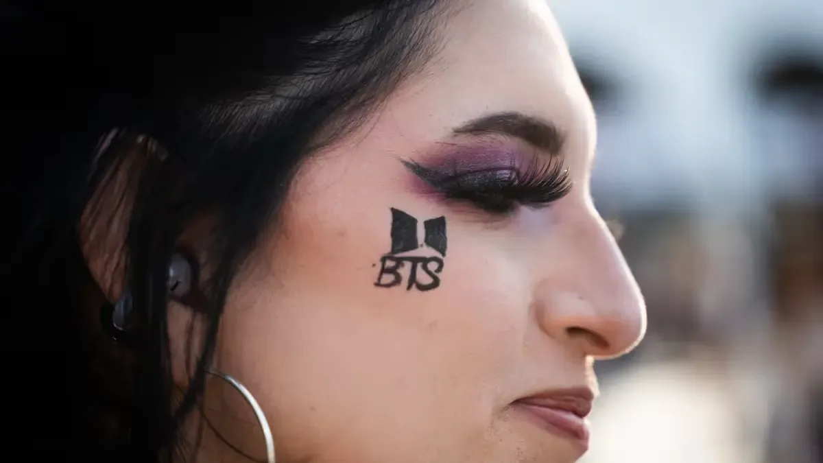 La capital española vive una intensa previa a los conciertos de BTS, con miles de seguidores en las calles.