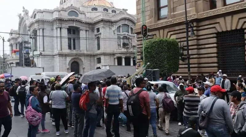 Un educador de Oaxaca muere por causas naturales en el plantón de la CNTE.