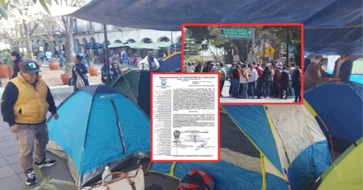 Maestros de la CNTE en el plantón del Zócalo de Oaxaca.