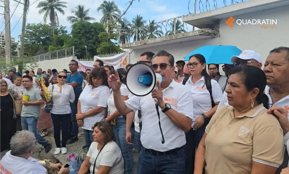 Maestros del SNTE exigen el pago de bonos en Acapulco.