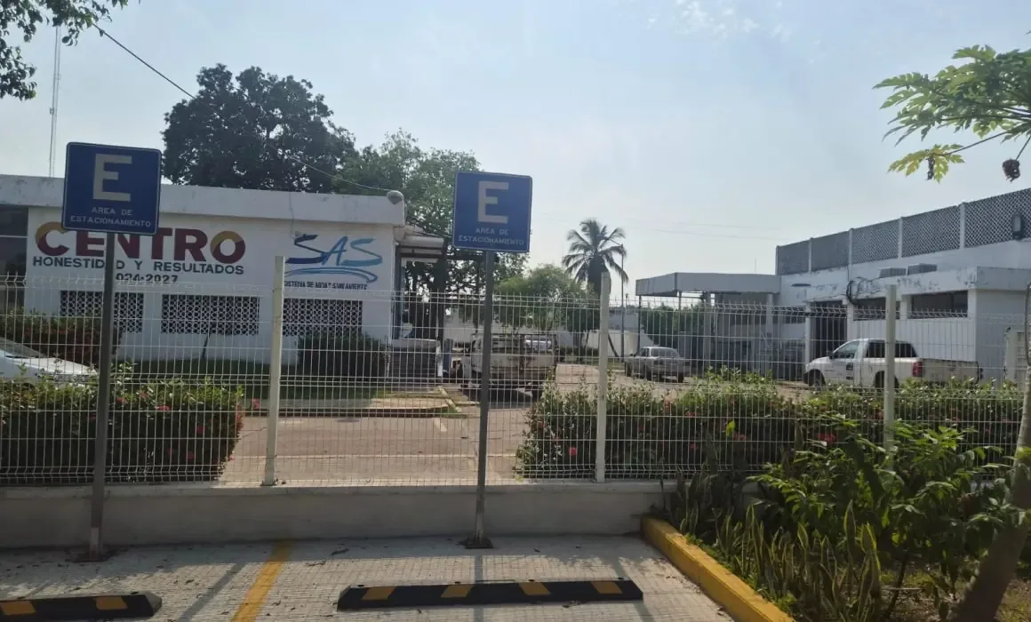 Medio millón de personas en Villahermosa sufren cortes en el agua por fallas eléctricas.