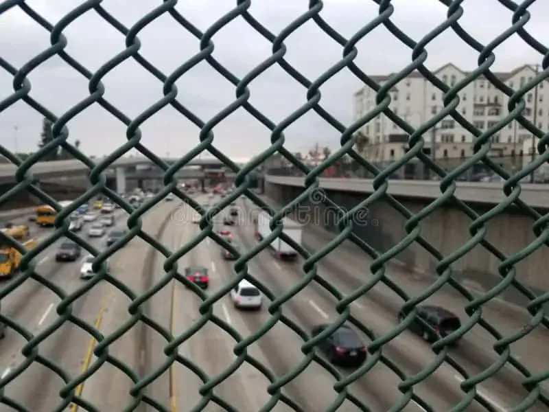 Mallas de protección en puentes de Chihuahua siguen sin ser instaladas.
