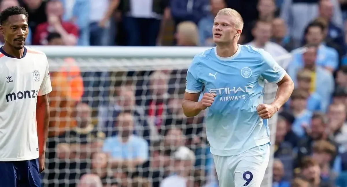 La victoria de Manchester City les permite mantenerse en la cima de la Liga Premier.