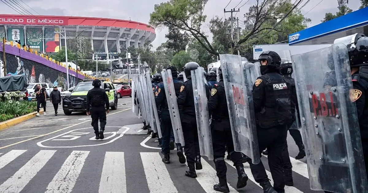 Activistas y colectivos expresan sus demandas en diferentes puntos de la ciudad.