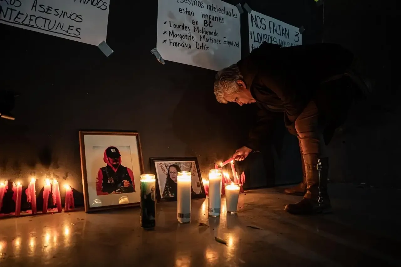 Manifestantes exigen justicia por Margarito Martínez y Lourdes Maldonado en Tijuana.