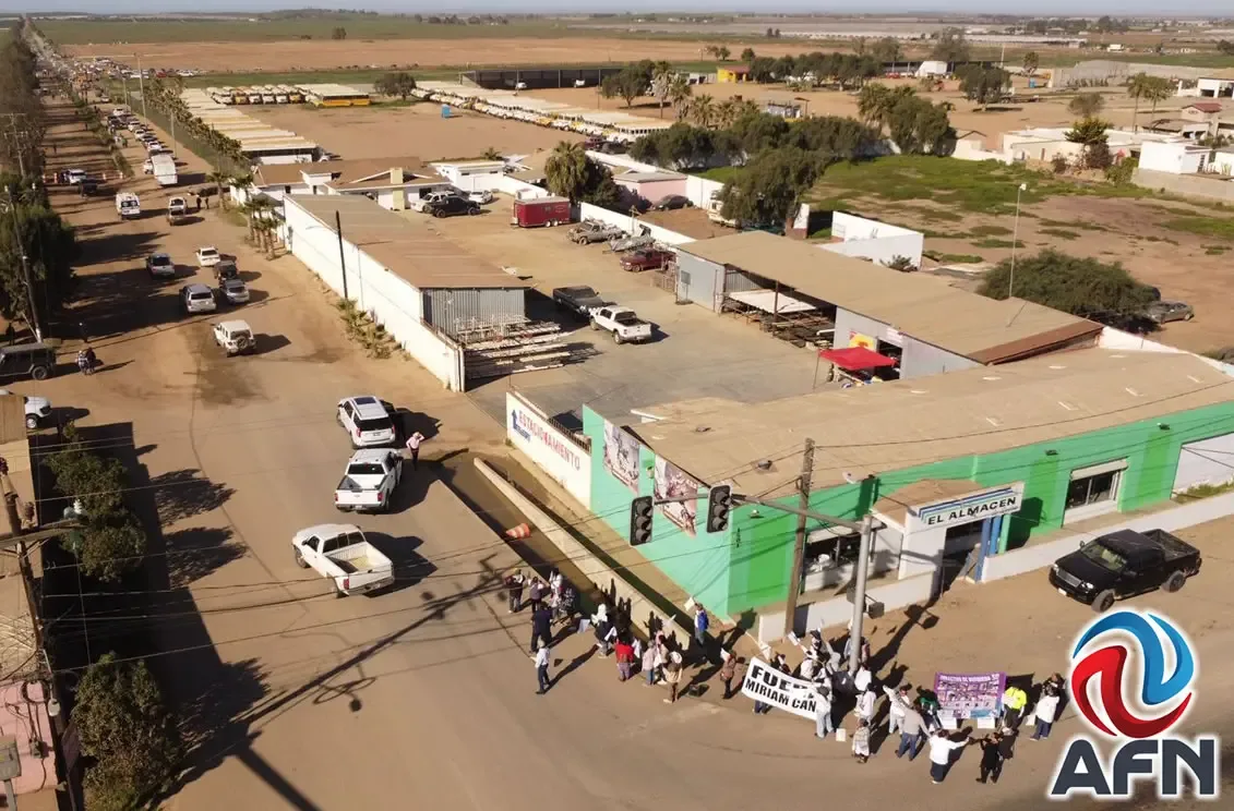 Manifestantes exigen la renuncia de Miriam Cano en San Quintín, BC.