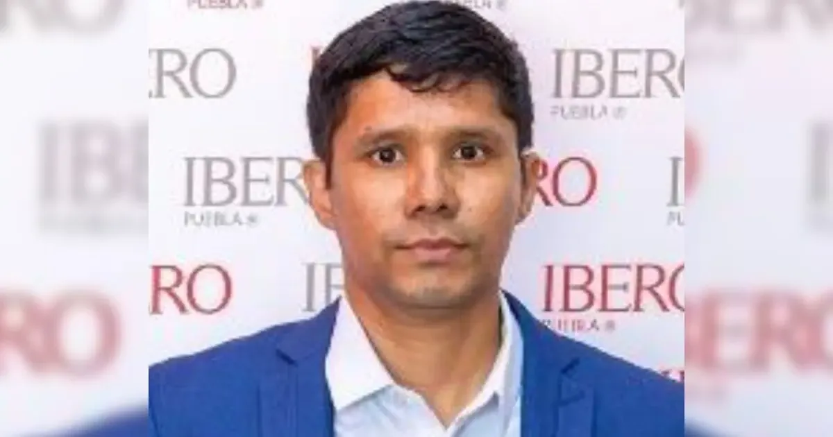 Manifestantes exigen respuestas por la desaparición de Leonardo Escobar en Puebla.