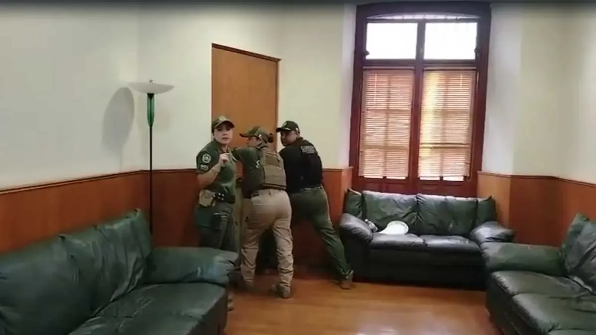 La protesta busca la derogación de reformas al Código Penal sobre IA en medio de incidentes violentos.