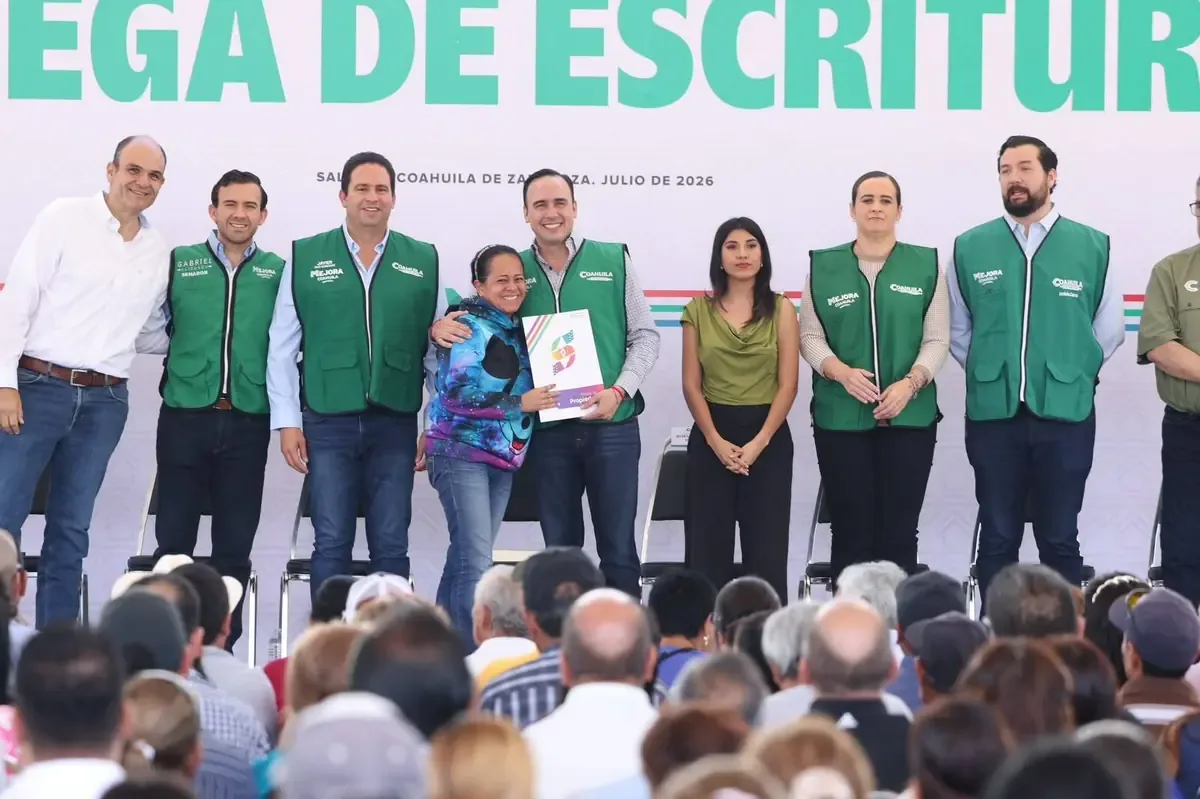 El gobernador de Coahuila anuncia un programa para entregar más de 3,000 escrituras en 2026, brindando certeza jurídica a familias.