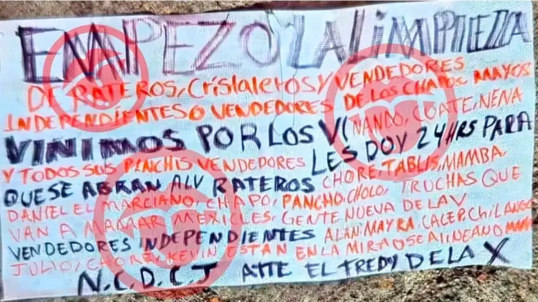 Manta con mensaje amenazante encontrada en la calle Ramón Córdoba en Chihuahua.