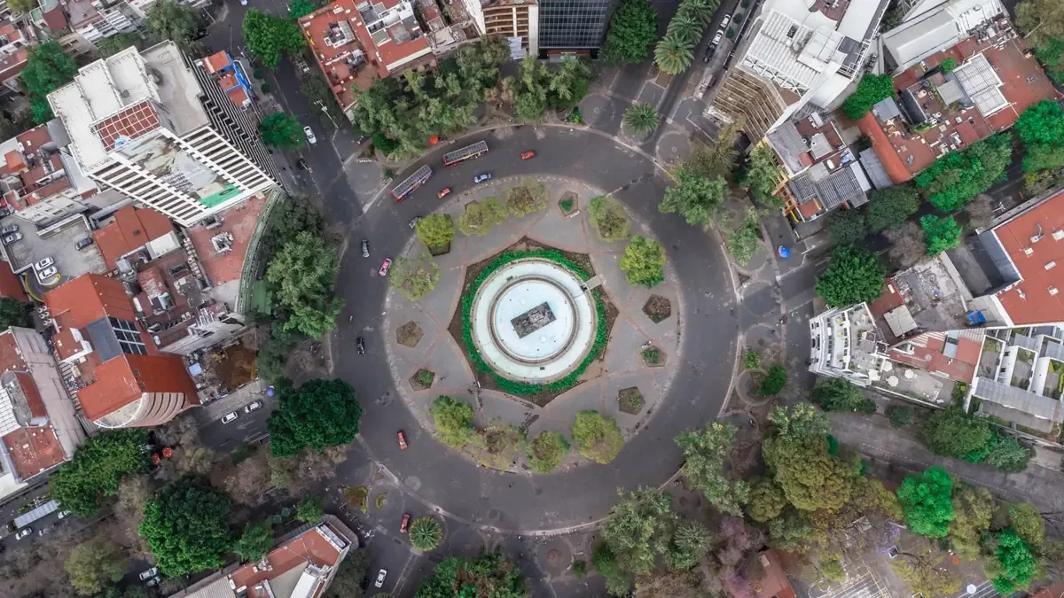 La intervención tiene como objetivo mejorar la seguridad y el disfrute de los espacios públicos en la ciudad.