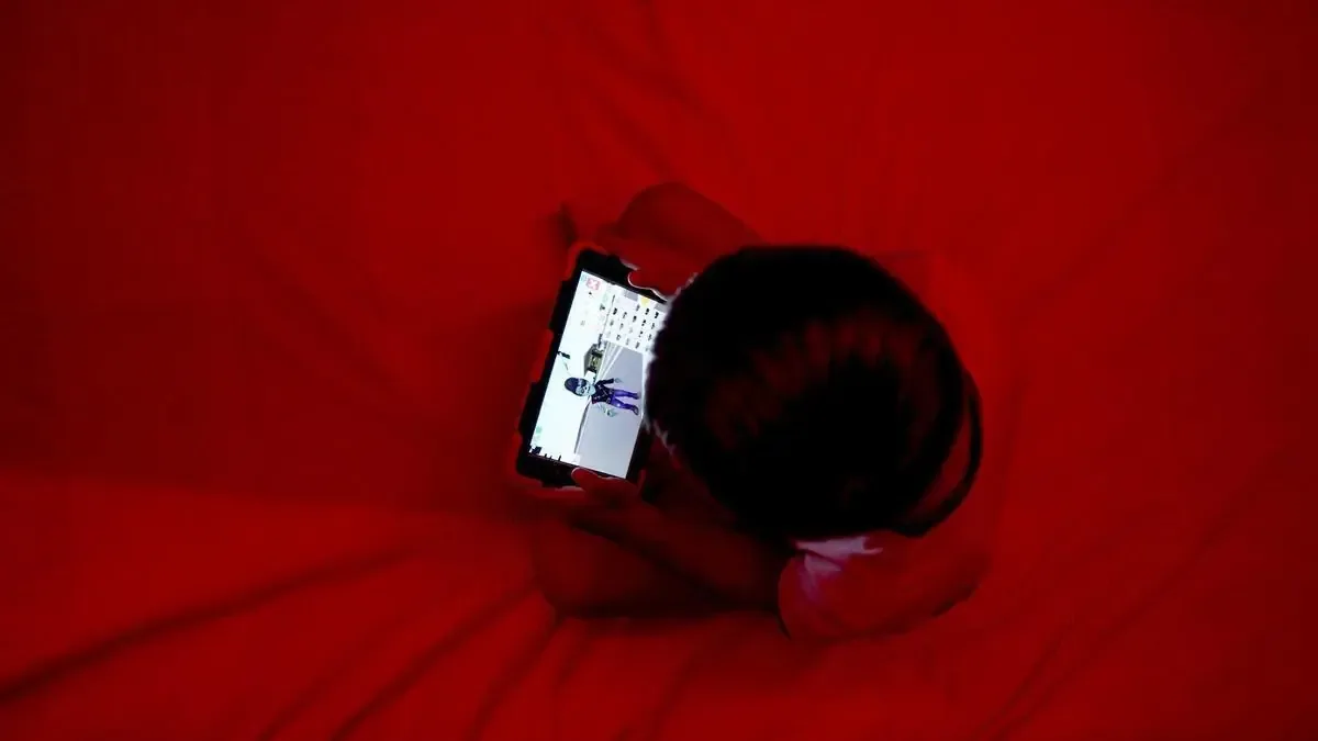 Fad Juventud lanza un videotutorial para ayudar a las familias a enfrentar el acoso y las bromas dañinas.