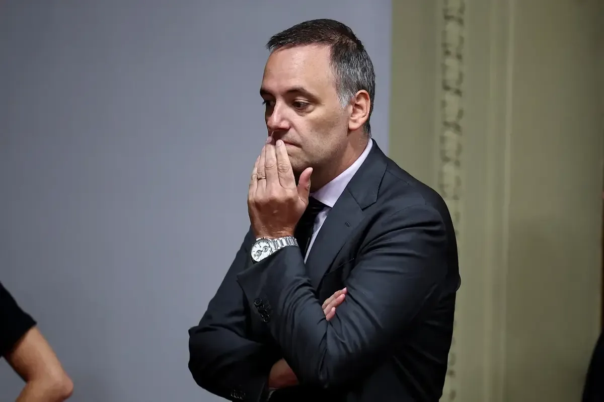 El exjefe de Gabinete responde a acusaciones de enriquecimiento ilícito y presenta justificativos de sus ahorros.