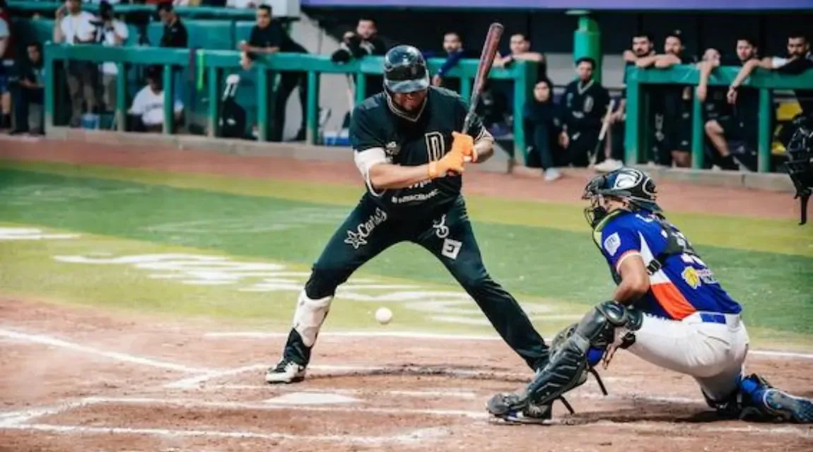 Un cerrado partido se decide en la última entrada en la Liga Estatal de Beisbol.