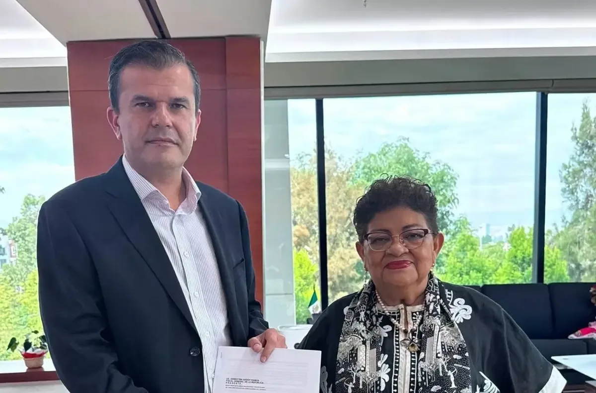 Juan Manzo busca atención de la FGR para sus denuncias, mientras crece la controversia familiar.