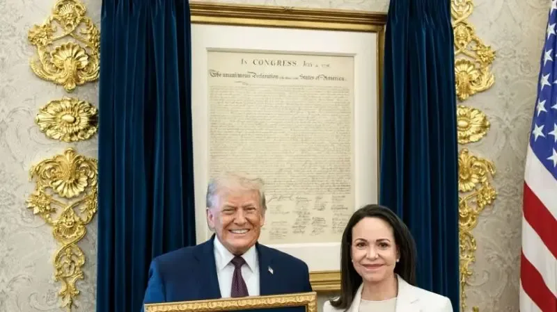 María Corina Machado entrega su Premio Nobel a Donald Trump en la Casa Blanca.