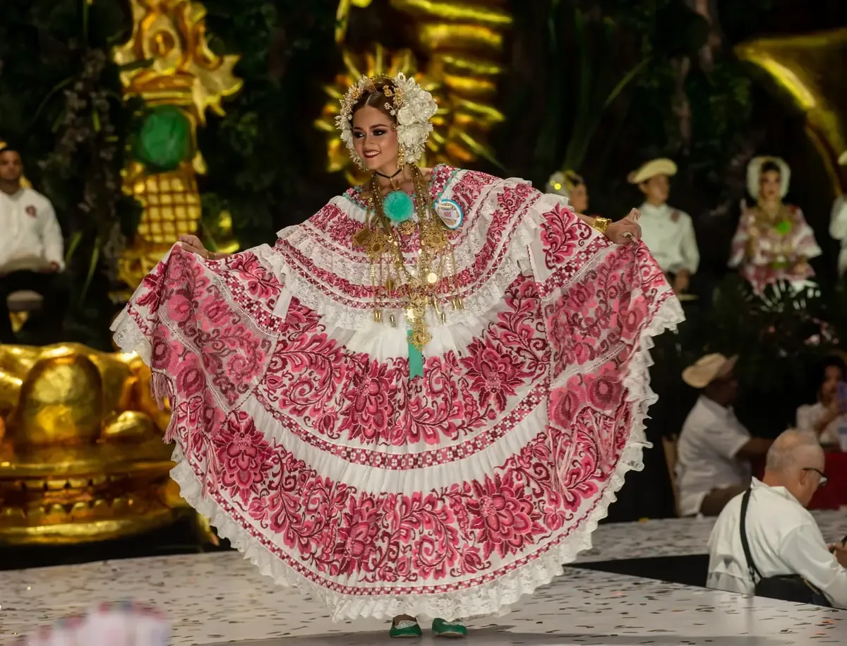La coronación refuerza el compromiso del DIF Saltillo con la inclusión y bienestar de las personas mayores.