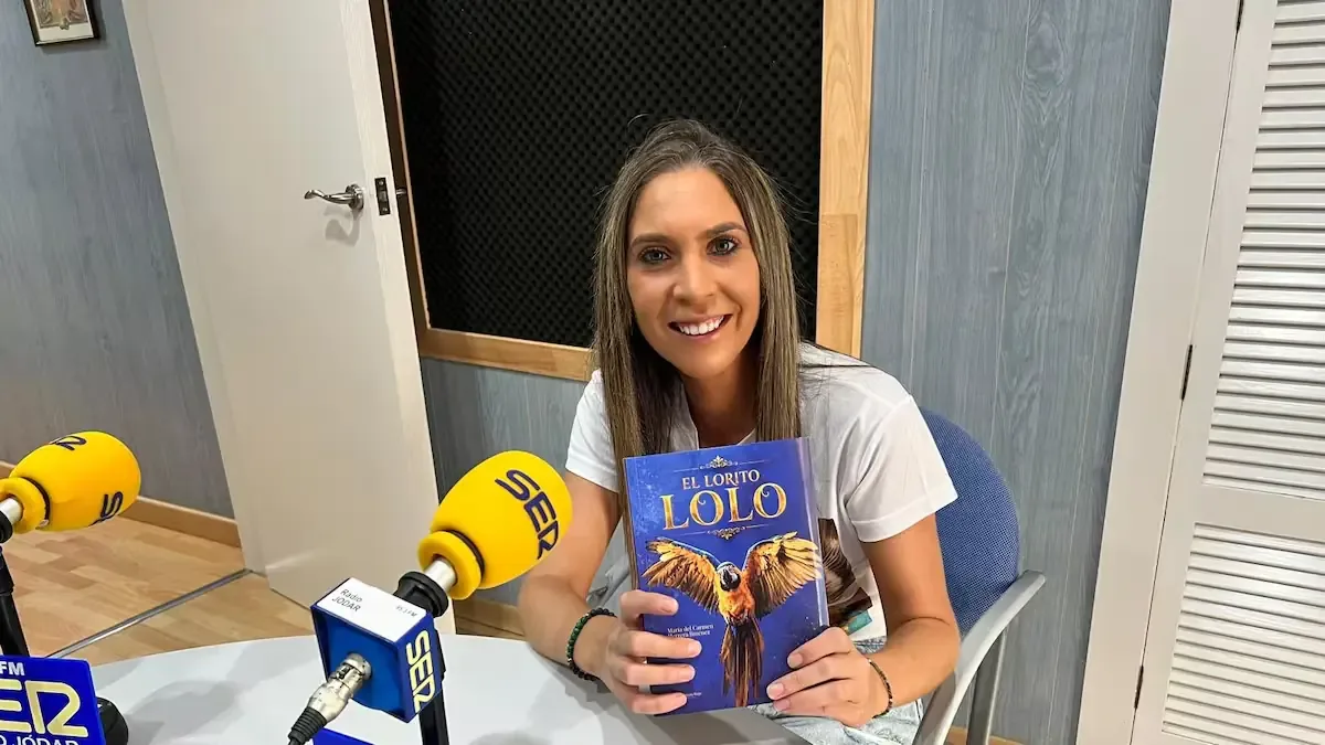 La autora busca promover una nueva forma de entender a los animales con su primer libro.