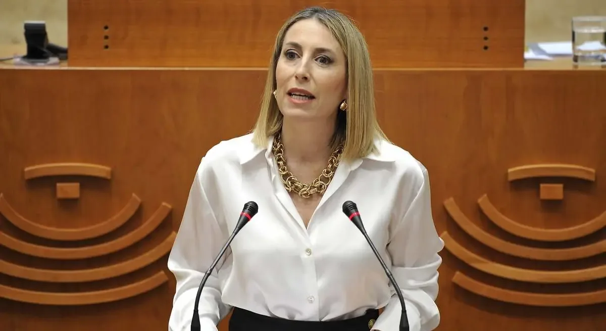 María Guardiola, candidata a la presidencia, busca estabilidad con apoyo de Vox y medidas para el emprendimiento.