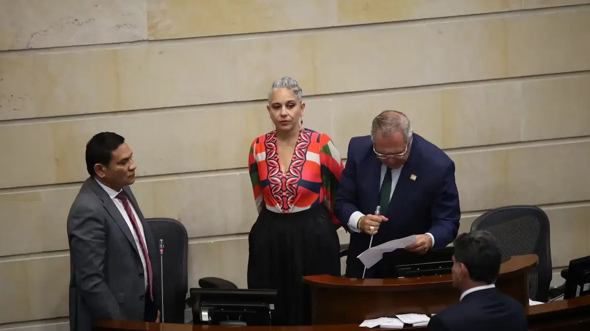 La exsenadora del Pacto Histórico responde a acusaciones tras fallo que declara la muerte política de Name.